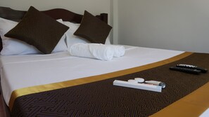 Premium bedding, minibar, iron/ironing board, free WiFi