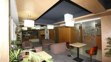 Área de estar no saguão