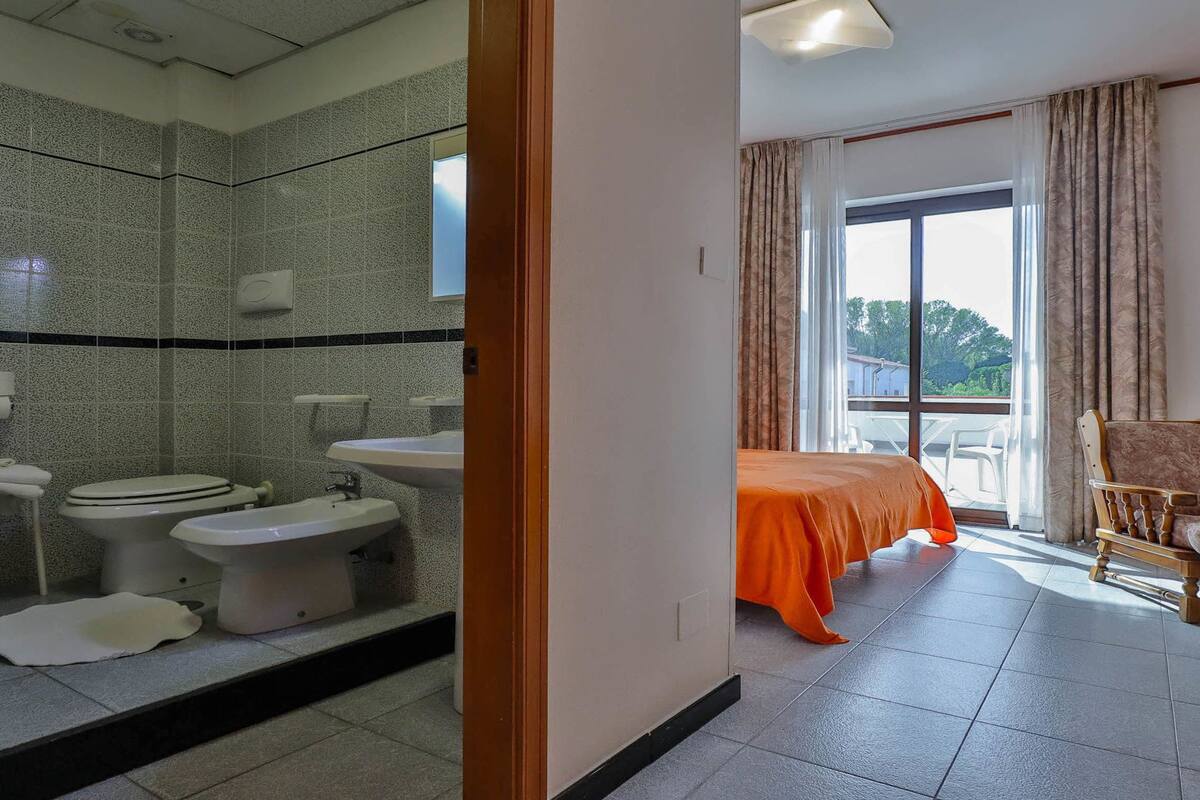 Minibar, in-room safe, free WiFi, bed sheets