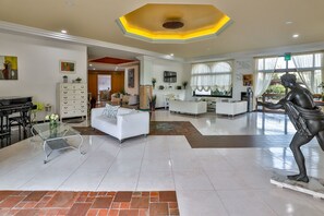 Kawasan tempat duduk lobi