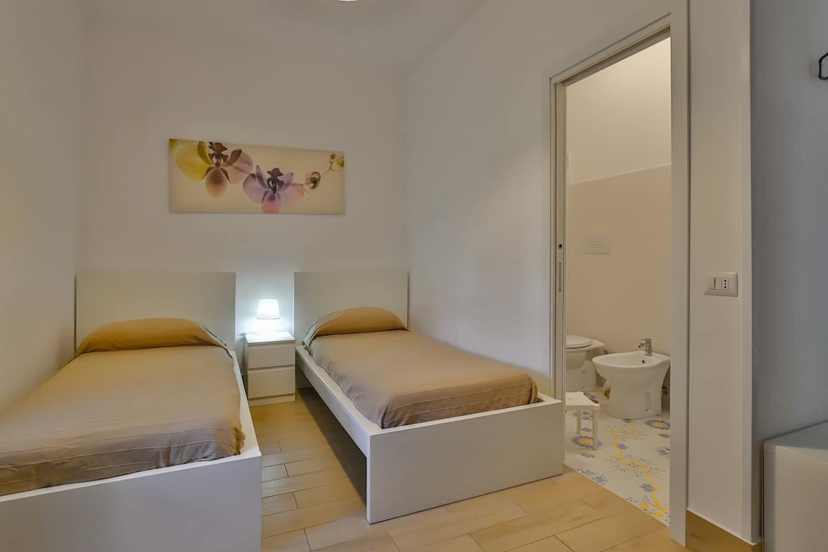 Frigobar, cofres nos quartos, Wi-Fi de cortesia, roupa de cama