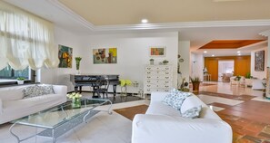 Kawasan tempat duduk lobi