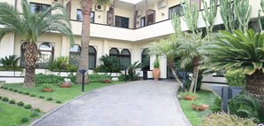 Front of property - Hotel Delfa (Capaccio-Paestum)