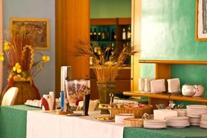Free daily continental breakfast - Hotel Delfa (Capaccio-Paestum)