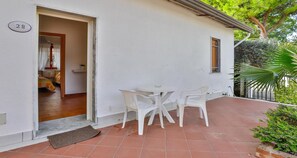 Superior Quadruple Room (Family Superior) | Terrace/patio - Hotel Delfa (Capaccio-Paestum)