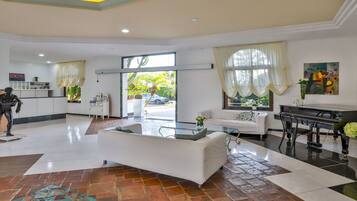 Sala de estar en el lobby