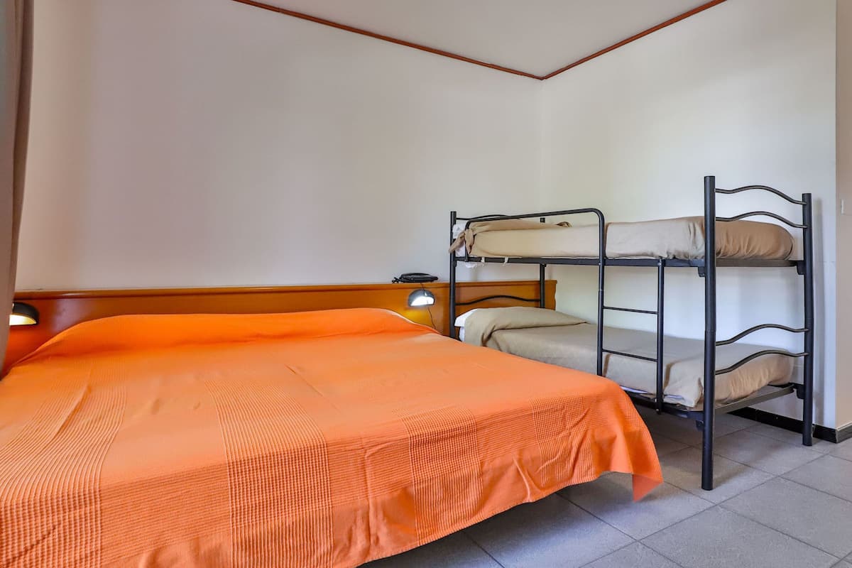 Minibar, in-room safe, free WiFi, bed sheets