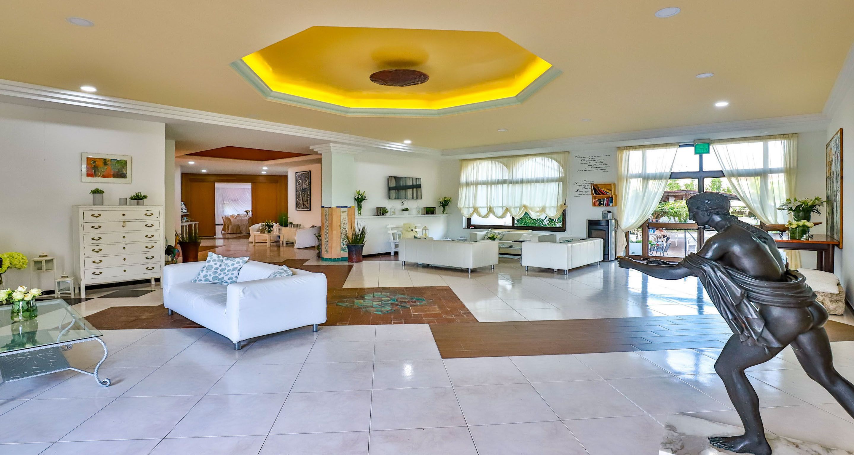 Khu tiếp khách ở sảnh