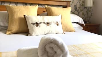 House | 2 bedrooms, iron/ironing board, free WiFi, bed sheets