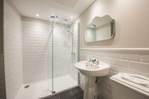 Ferienhaus, Mehrere Betten | Badezimmer | Duschwanne, Komfortbadewanne, Haartrockner, Handtücher