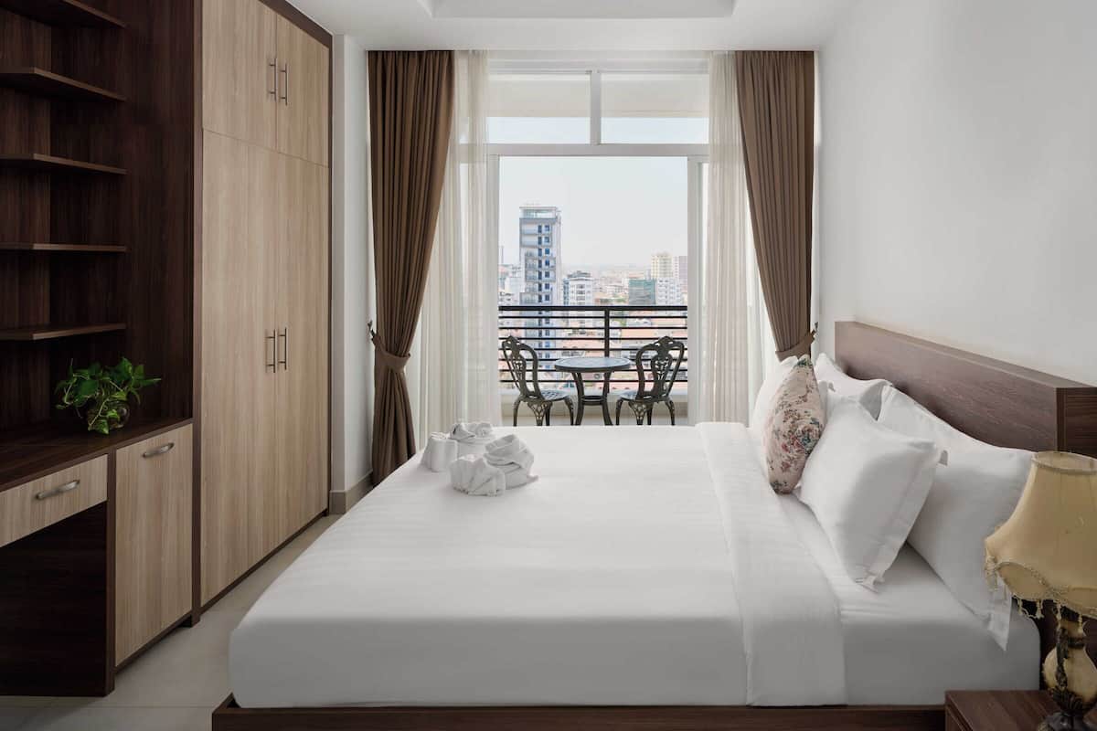 Ropa de cama de alta calidad, colchones con pillow-top y minibar