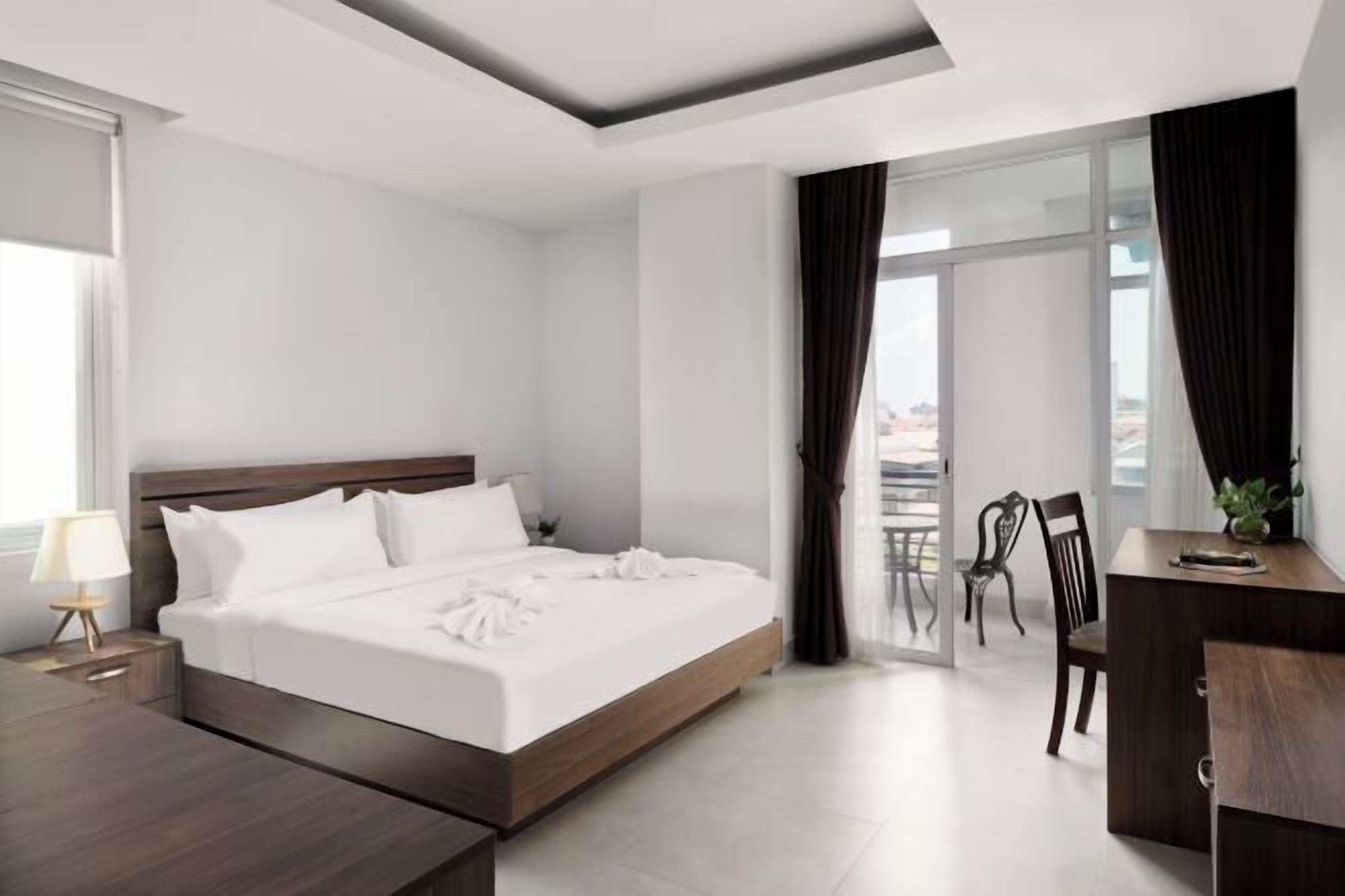 Premium bedding, pillowtop beds, minibar, in-room safe