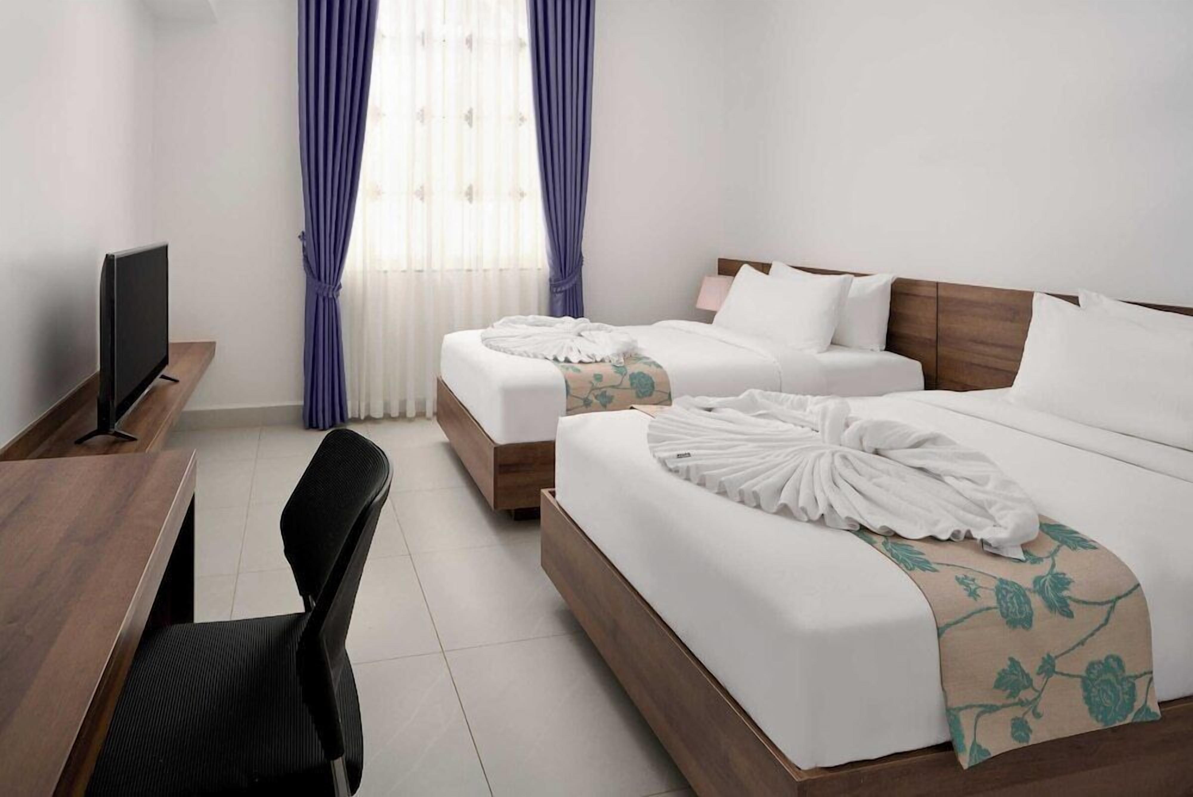 Seprai premium, bantalan ekstra lembut, minibar, dan brankas