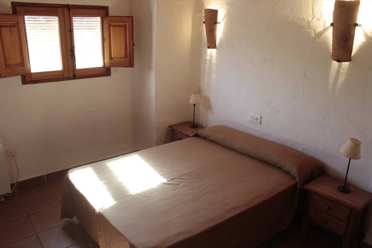 Soundproofing, free WiFi, bed sheets