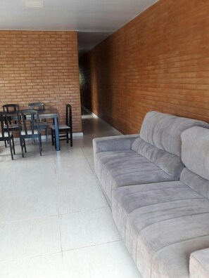 House, Multiple Beds, Non Smoking | Lobby sitting area - Casa Temporada Campeche (Florianópolis)