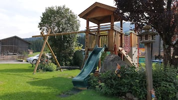 Children’s play area – outdoor