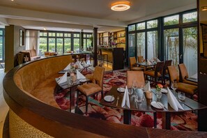 Frühstück, Mittagessen, Abendessen, lokale Küche 