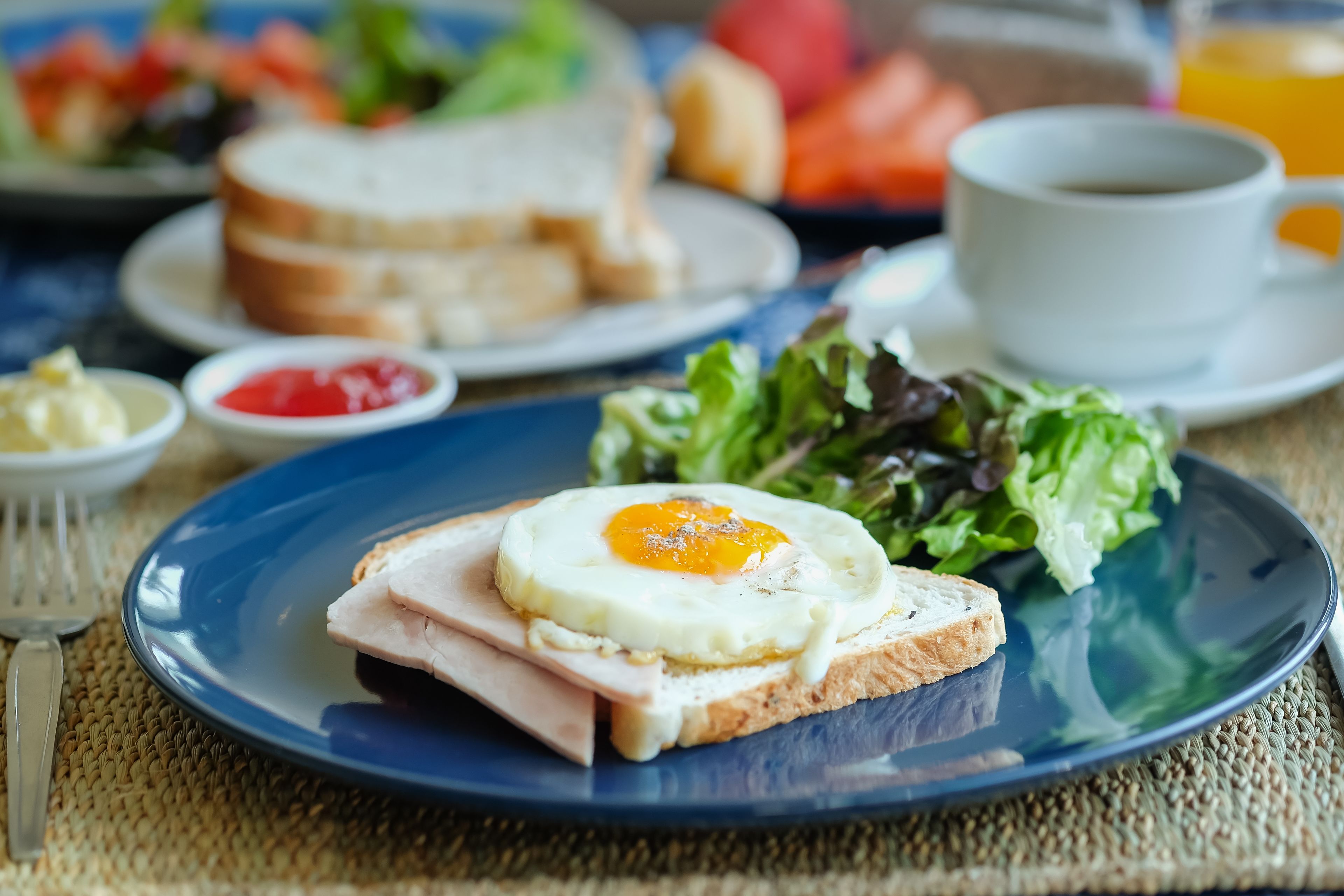daily buffet breakfast (thb 250 per person)