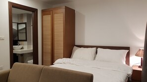 1 chambre, fer et planche à repasser, accès Internet