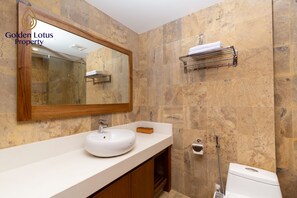 Ilmaiset hygieniatuotteet, hiustenkuivaaja, pyyhkeet