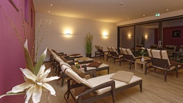 Aromaterapia, massaggi con le pietre calde, scrub corpo