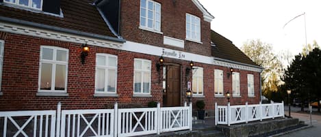 Mặt tiền nơi lưu trú