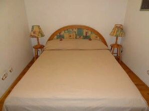 2 Schlafzimmer, Schreibtisch, Bügeleisen/Bügelbrett, WLAN