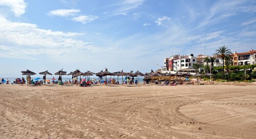 House in Roda de Berà, with private pool and tennis court!