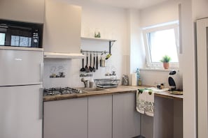 Comfort-Apartment, 1 Doppelbett und Schlafsofa, Nichtraucher, Stadtblick | Eigene Küche | Kühlschrank, Mikrowelle, Herdplatte, Wasserkocher mit Kaffee-/Teezubehör