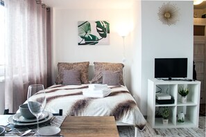 Comfort Apartment, 1 Double Bed with Sofa bed, Non Smoking, City View