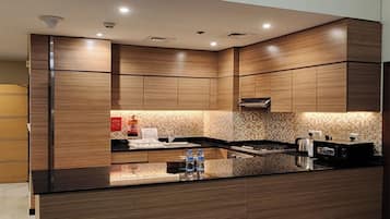 Superior Apartment, Accessible, Non Smoking | Private kitchen | Full-sized fridge, microwave, oven, stovetop