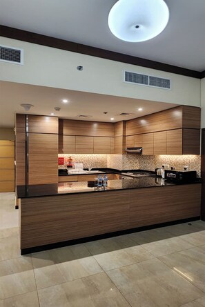 Superior Apartment, Accessible, Non Smoking | Private kitchen