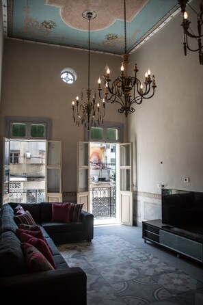 Departamento, 2 habitaciones, vista al mar | Sala de estar | Televisión LCD 