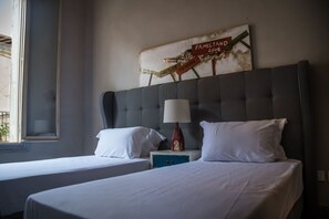 Appartement, 2 chambres, vue sur la mer | 2 chambres, fer et planche à repasser, accès au Wi-Fi (inclus)