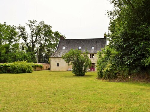 Historic 17th-Century Retreat: Modern Comforts, Private Sauna & Jacuzzi, Near Loire Castles