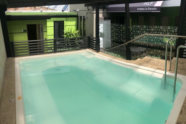 Bain à remous extérieur