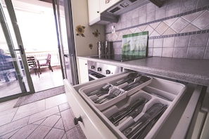 Apartment, 2 Schlafzimmer | Eigene Küche | Großer Kühlschrank, Mikrowelle, Ofen, Herdplatte