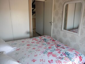 3 chambres, fer et planche à repasser, lit parapluie, Wi-Fi