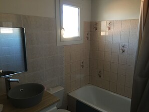 Baignoire, papier toilette