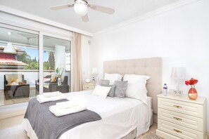 3 slaapkamers, een strijkplank/strijkijzer, wifi, beddengoed