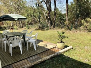 Outdoor dining - 123 -Beautiful family home 5 minutes from Lake Hourtin (HOURTIN)