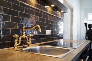 Luxury Apartment, 1 King Bed with Sofa bed (SH-AP. 3) | 1 bedroom, premium bedding, down duvets, in-room safe - Stammhaus - Premium Residences (Rauris)