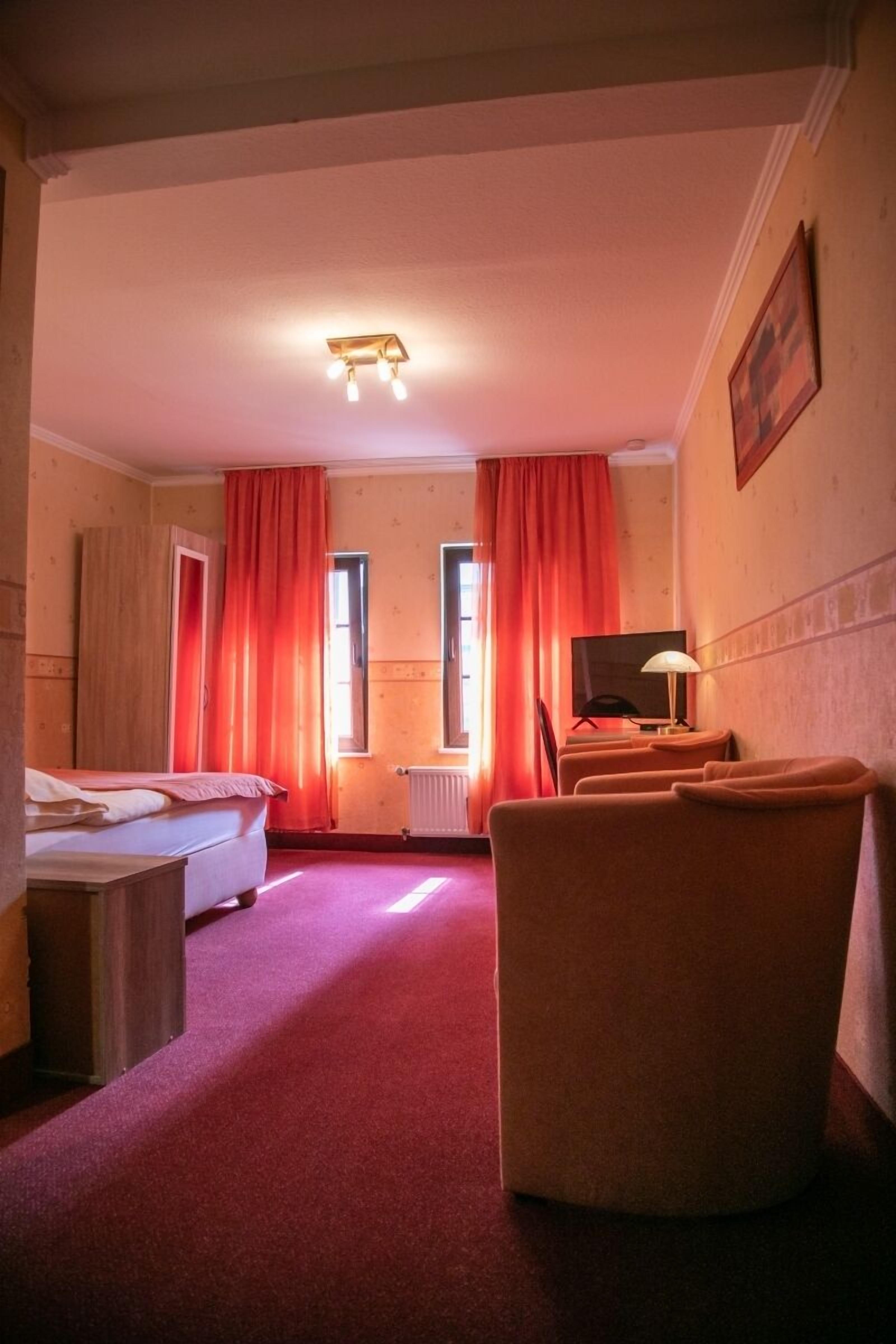 double room, non smoking, city view | living area | flat-screen tv