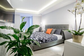 Deluxe Suite | Blackout drapes, free WiFi, bed sheets - Riviera Luxury Suites B&B (Naples)