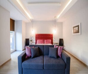 Blackout drapes, free WiFi, bed sheets - Riviera Luxury Suites B&B (Naples)