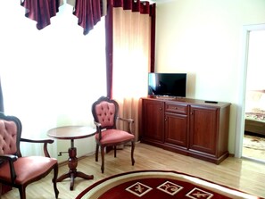 Double Room | Blackout drapes, free WiFi, bed sheets