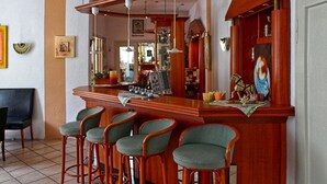 Bar (in der Unterkunft)