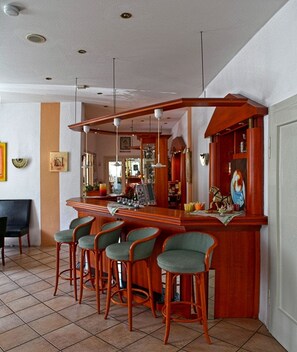 Bar (on property) - Hotel Schwarzes Ross (Grossschirma)