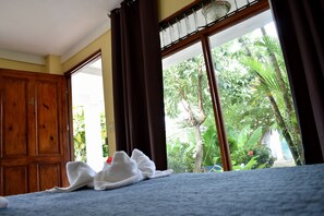 Laptop workspace, iron/ironing board, free WiFi, bed sheets