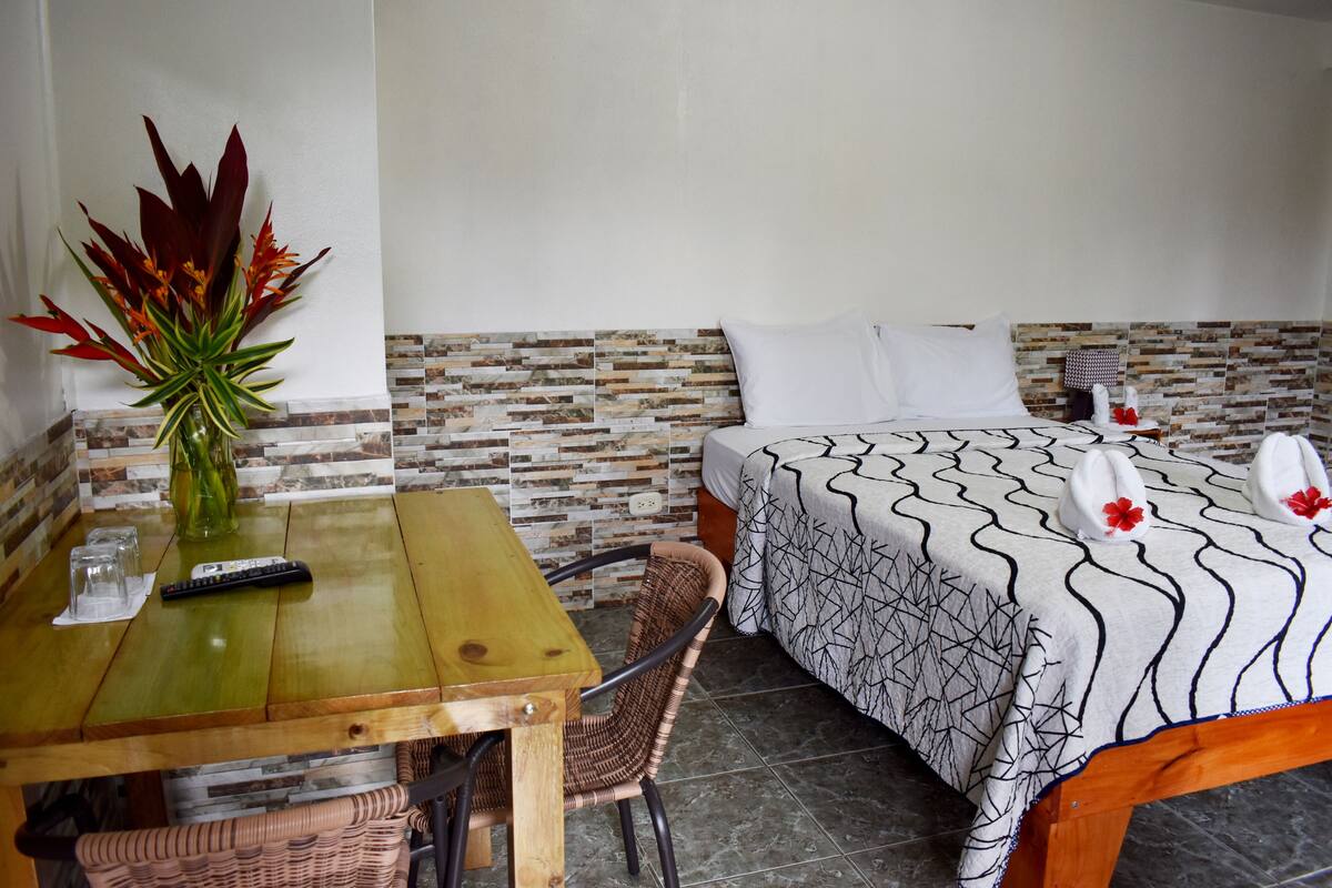 Laptop workspace, iron/ironing board, free WiFi, bed sheets
